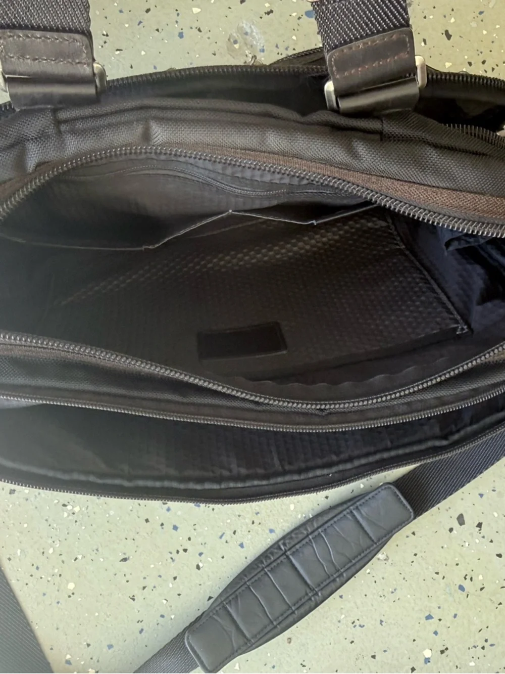 Tumi Black& Brown Medium Nylon & Leather Briefcase Messenger Bag
